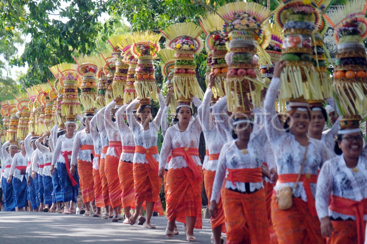 Tradisi Mapeed Alas Kedaton di Bali | ANTARA Foto