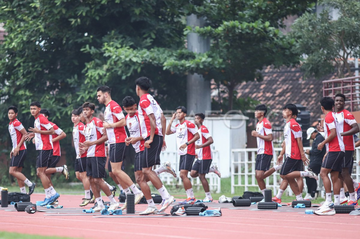 Latihan resmi timnas Indonesia U-20 jelang melawan Yordania