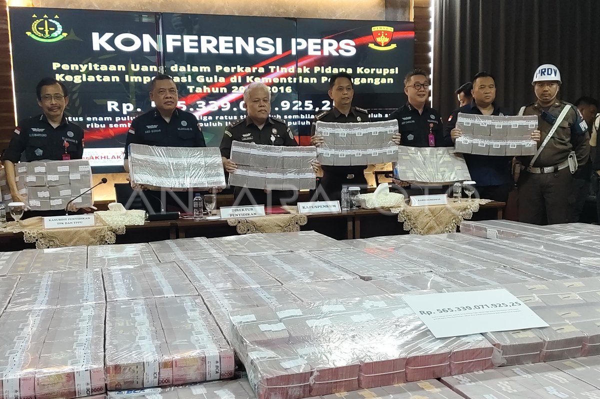 Kejaksaan Agung sita uang kasus impor gula | ANTARA Foto