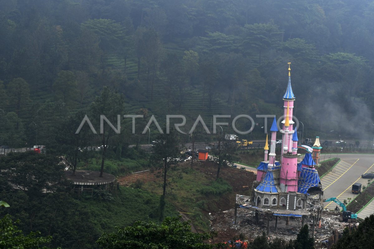 Progres pembongkaran Hibisc Fantasy Puncak Bogor