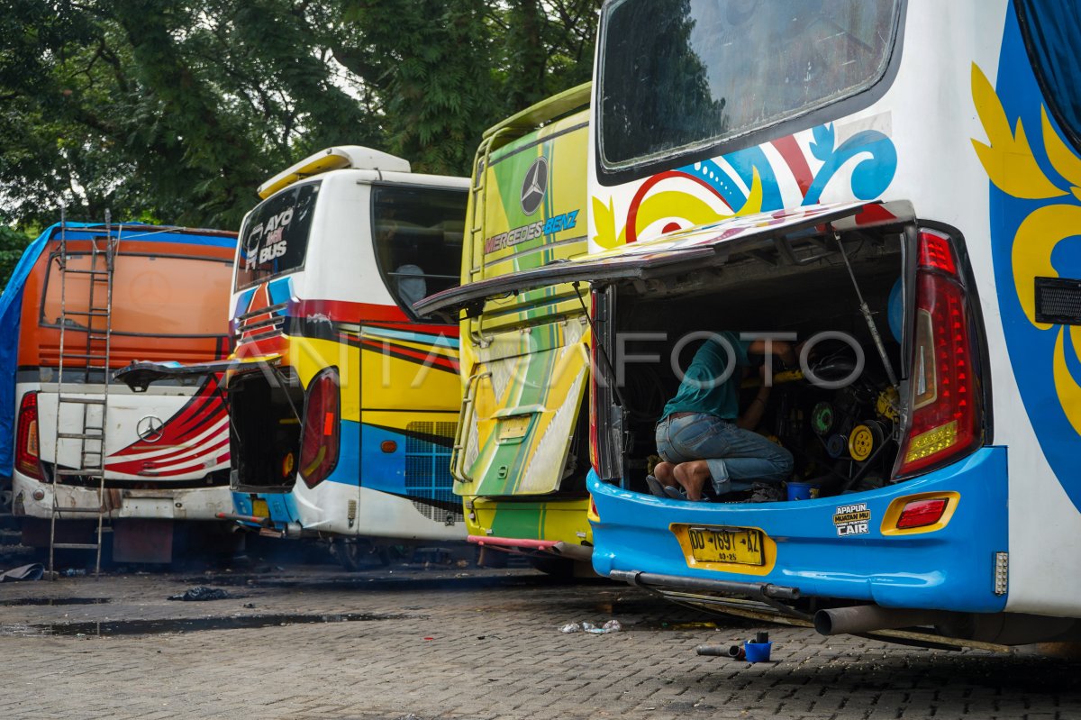 Take care of the fleet of buses in Makassar