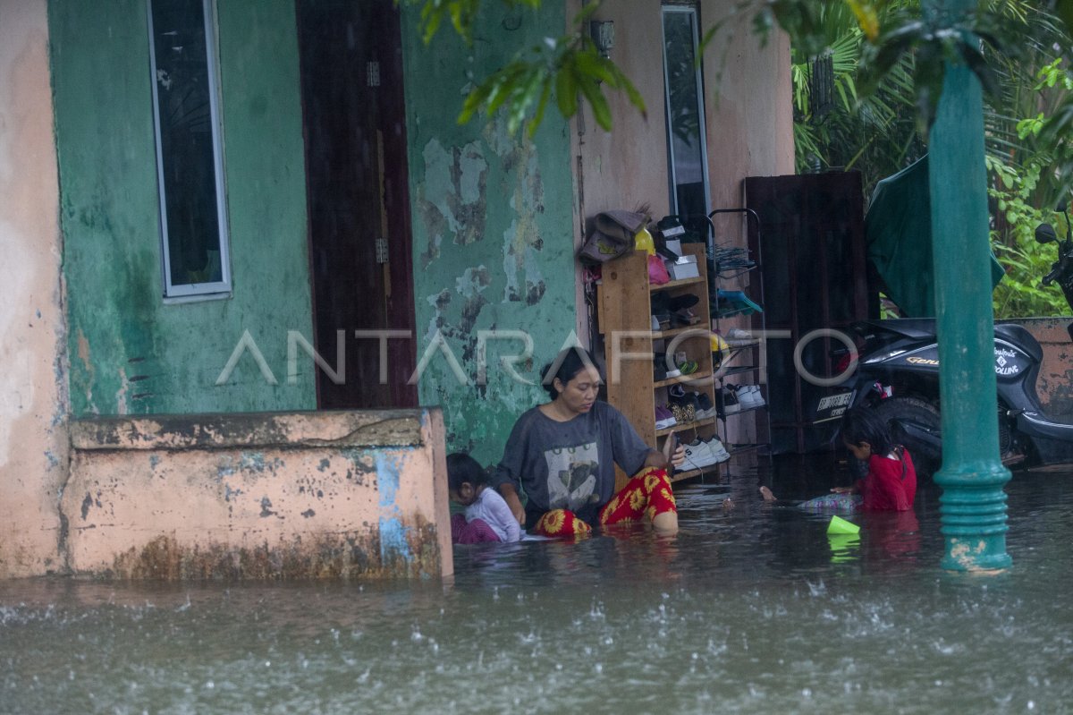 Flood due to the high intensity of rain in Batam