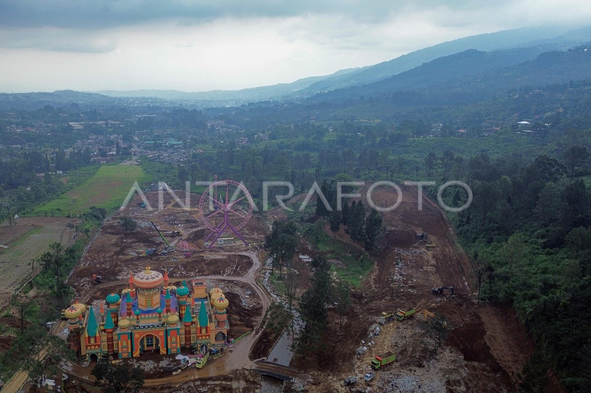 Pembongkaran bangunan terakhir Hibisc Fantasy Puncak Bogor