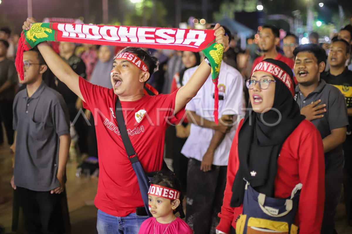 Nobar Timnas Indonesia in Masjid Al Akbar Surabaya