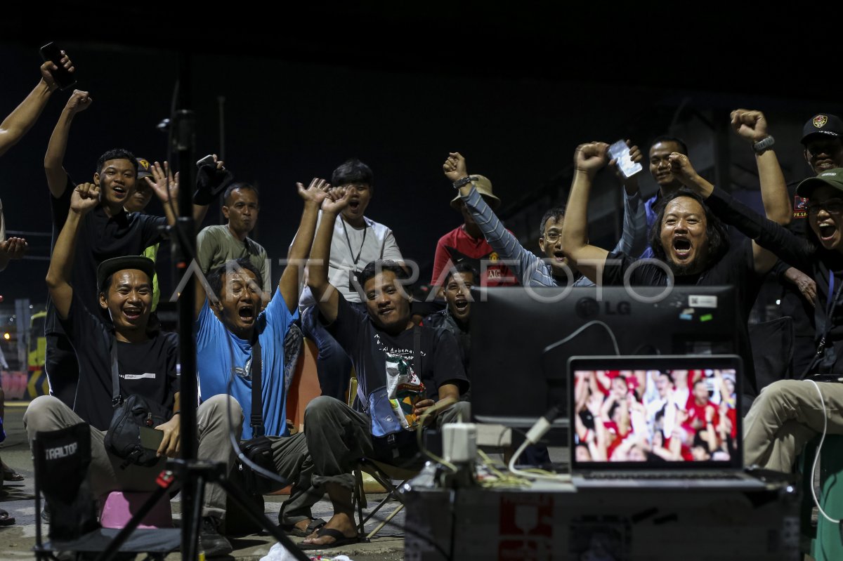 Nobar Timnas Indonesia opponents Bahrain in Merak Port