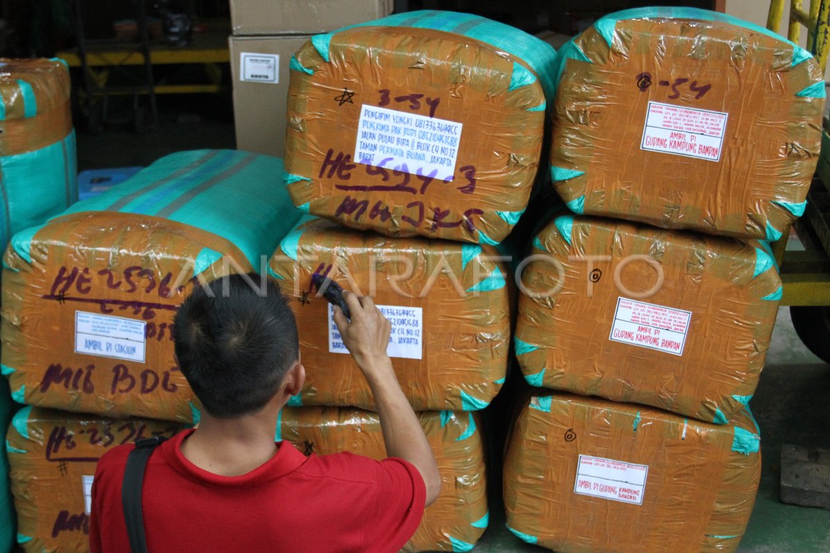 Pengiriman paket melalui kereta meningkat