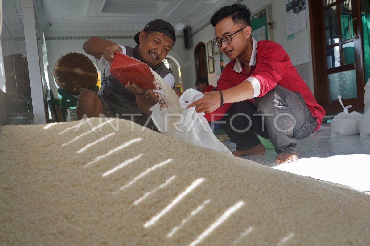 Pembayaran zakat fitrah di Temanggung