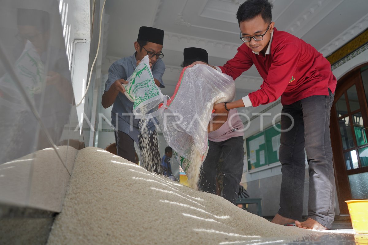 Pembayaran zakat fitrah di Temanggung
