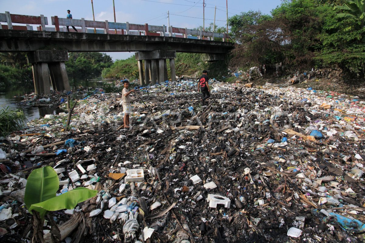 River pollutioned waste bin in Deli Serdang