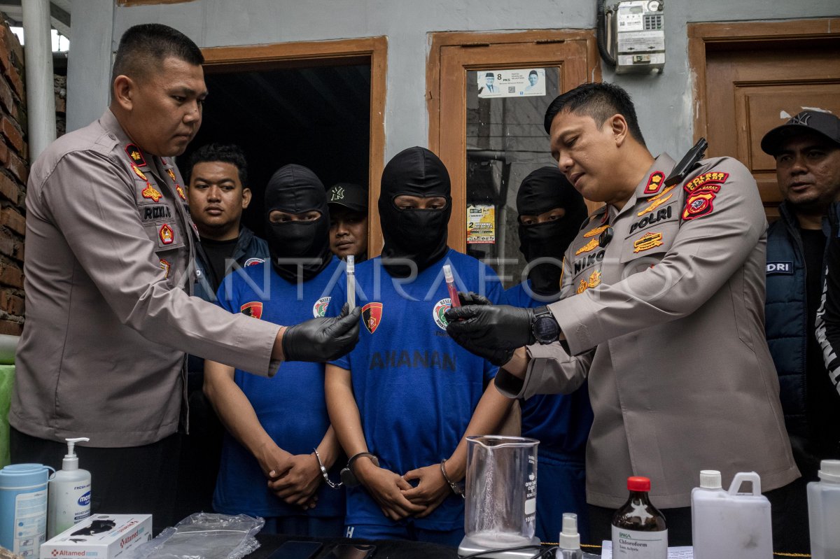 Pengungkapan rumah industri tembakau sintetis di Cimahi