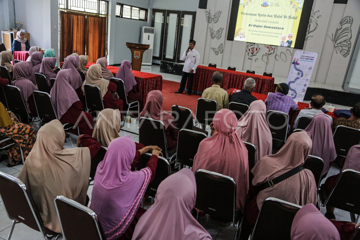 Program sekolah warga lansia di Semarang