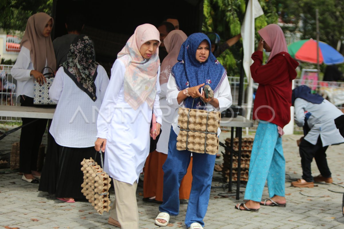 Gas and egg market operations in Aceh