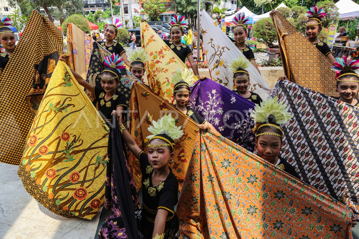 Pertunjukan seni tari pelajar di Semarang