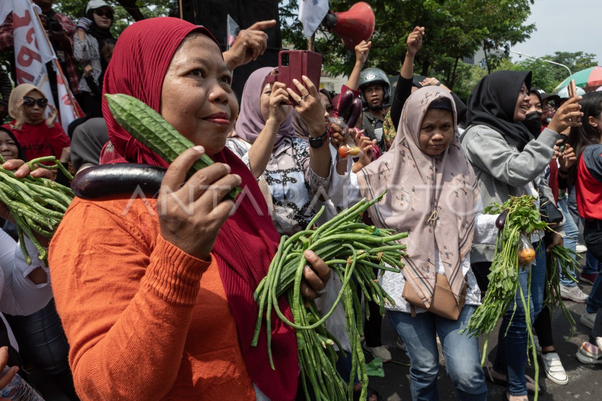Aksi Buruh Ruwat Negara di Kota Semarang