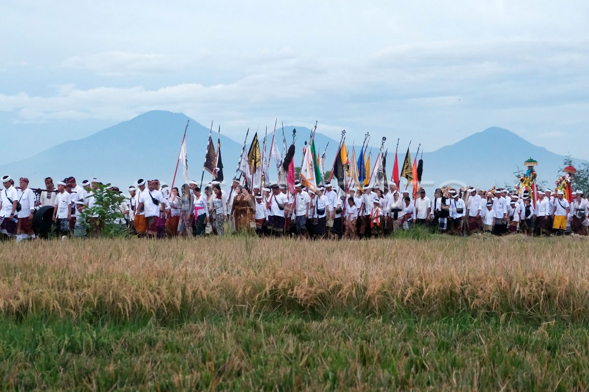 Ritual Ngerebeg Wraspati Ngepik di Bali