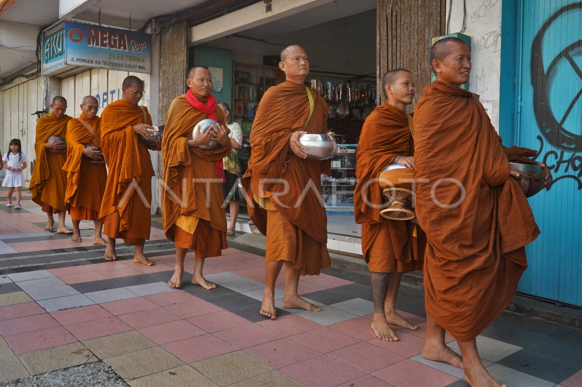Ritual Pincana Waisak in Magelang