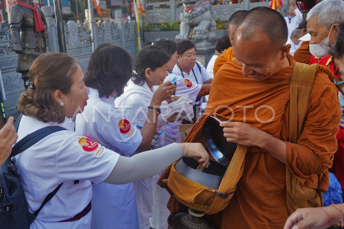 Ritual Pincana Waisak in Magelang