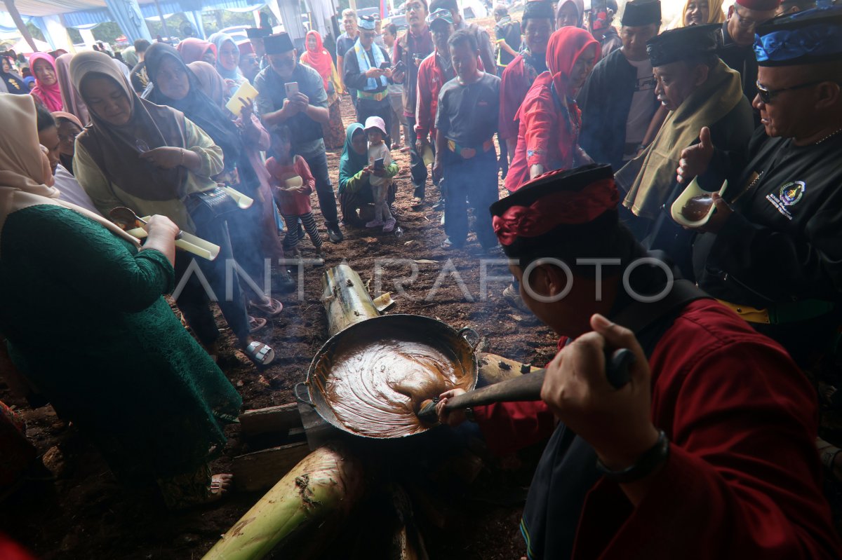 Tradisi Ngaduk Dodol Depok