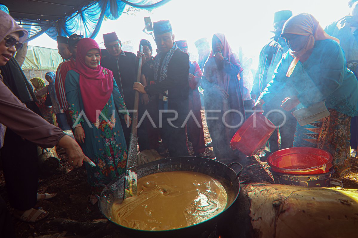 Tradisi Ngaduk Dodol Depok