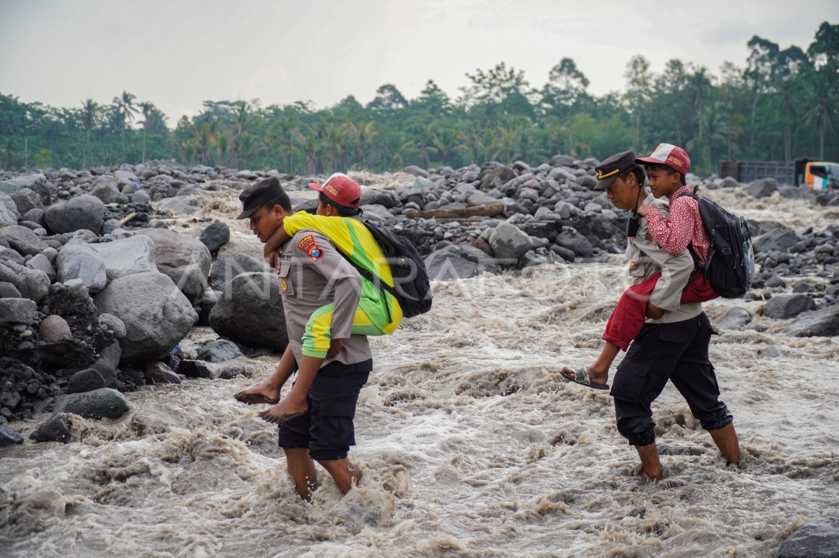 139 KK terisolasi akibat lahar hujan Gunung Semeru