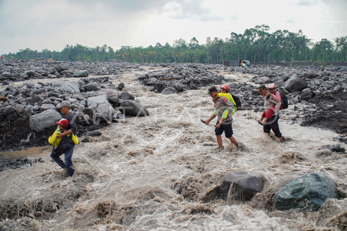 139 KK terisolasi akibat lahar hujan Gunung Semeru