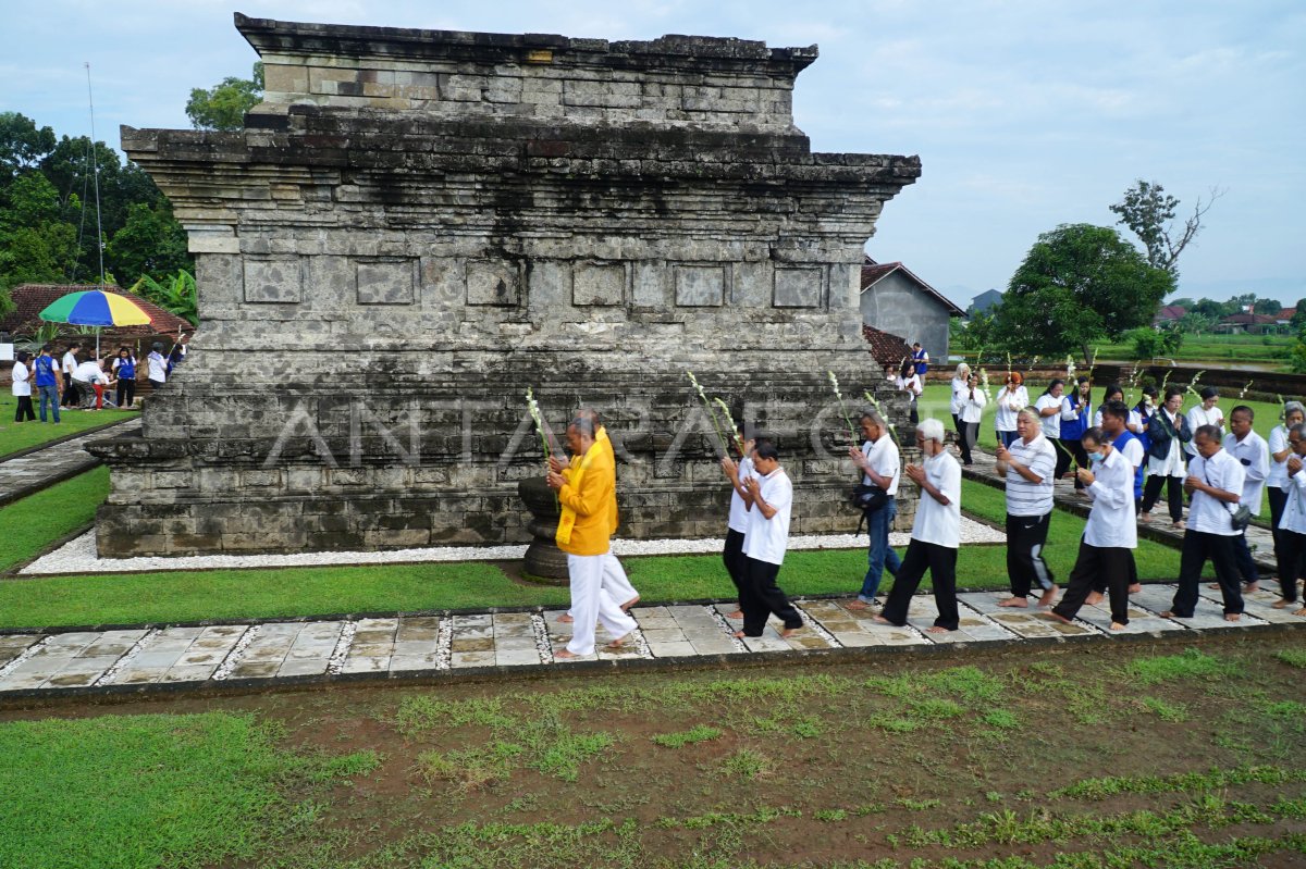 Ritual Atthami Pudja di Candi Sanggrahan Tulungagung