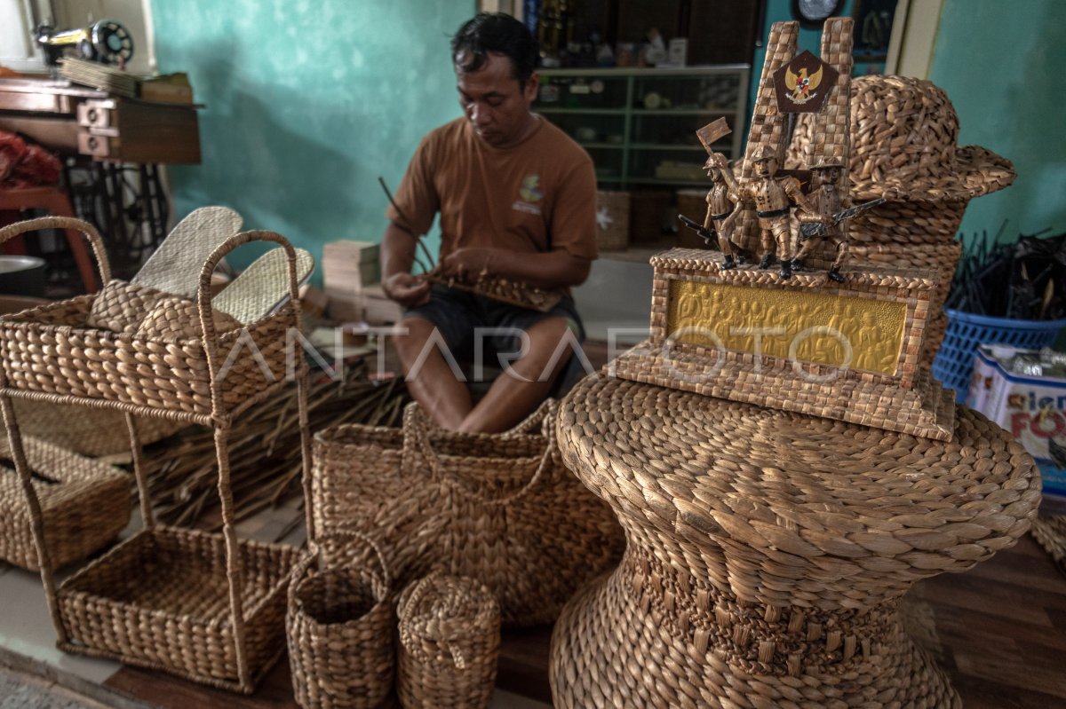 Erimning kozlari oldida