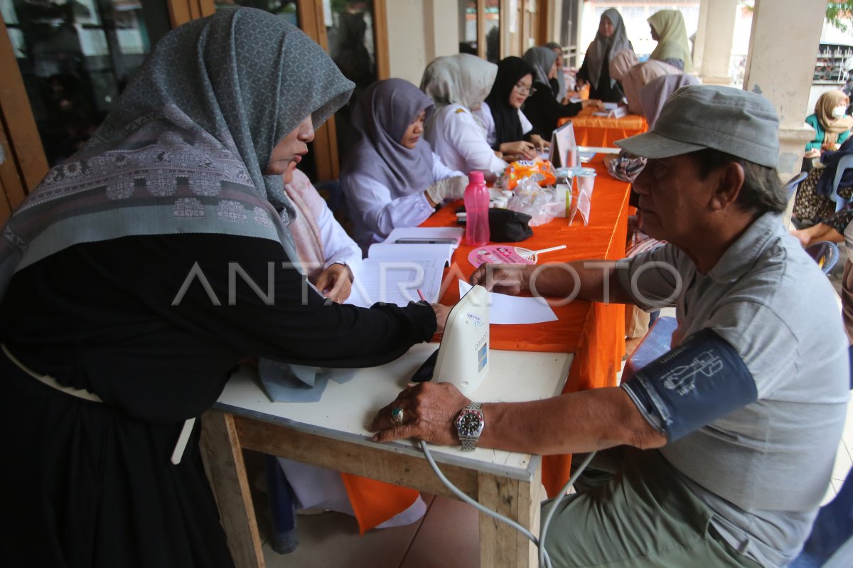 Pemeriksaan kesehatan gratis balita dan lansia di Aceh