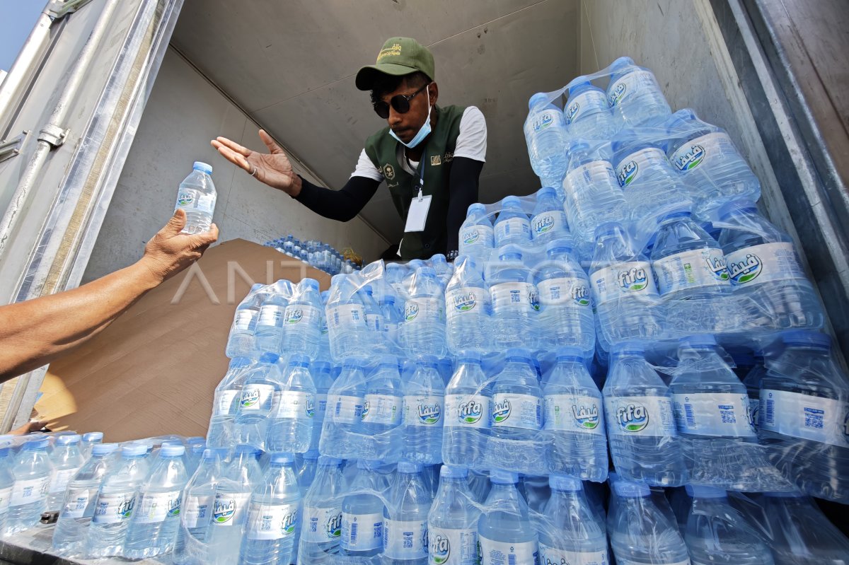 Sedekah air minum di Masjidil Haram