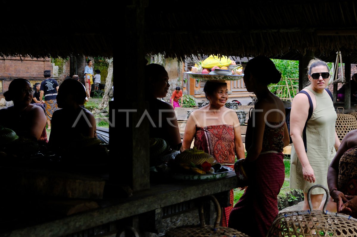 Kunjungan wisata di Desa Tenganan Pegringsingan