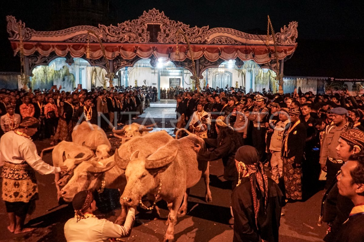 Kirab Night One Sura Keraton Kasunanan Solo