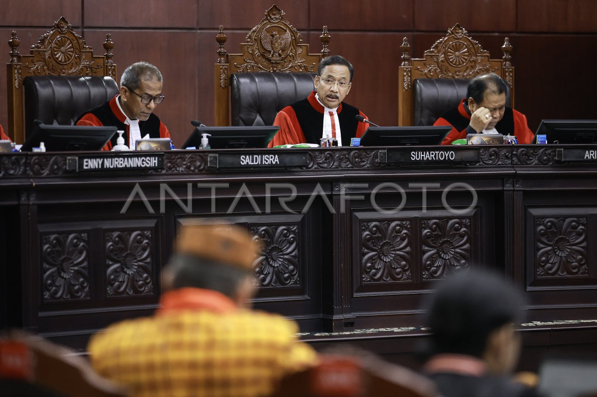 Sidang putusan pengujian materiil UU tentang Kepolisian Negara