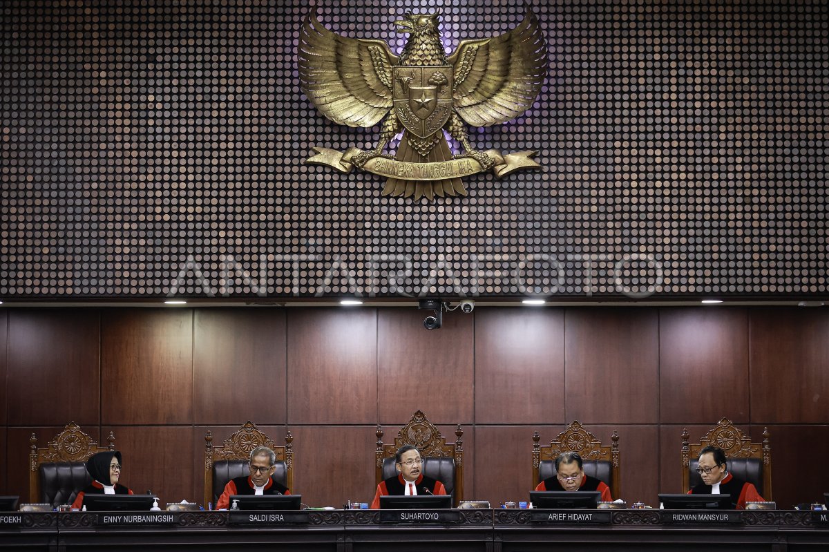Sidang putusan pengujian materiil UU tentang Kepolisian Negara