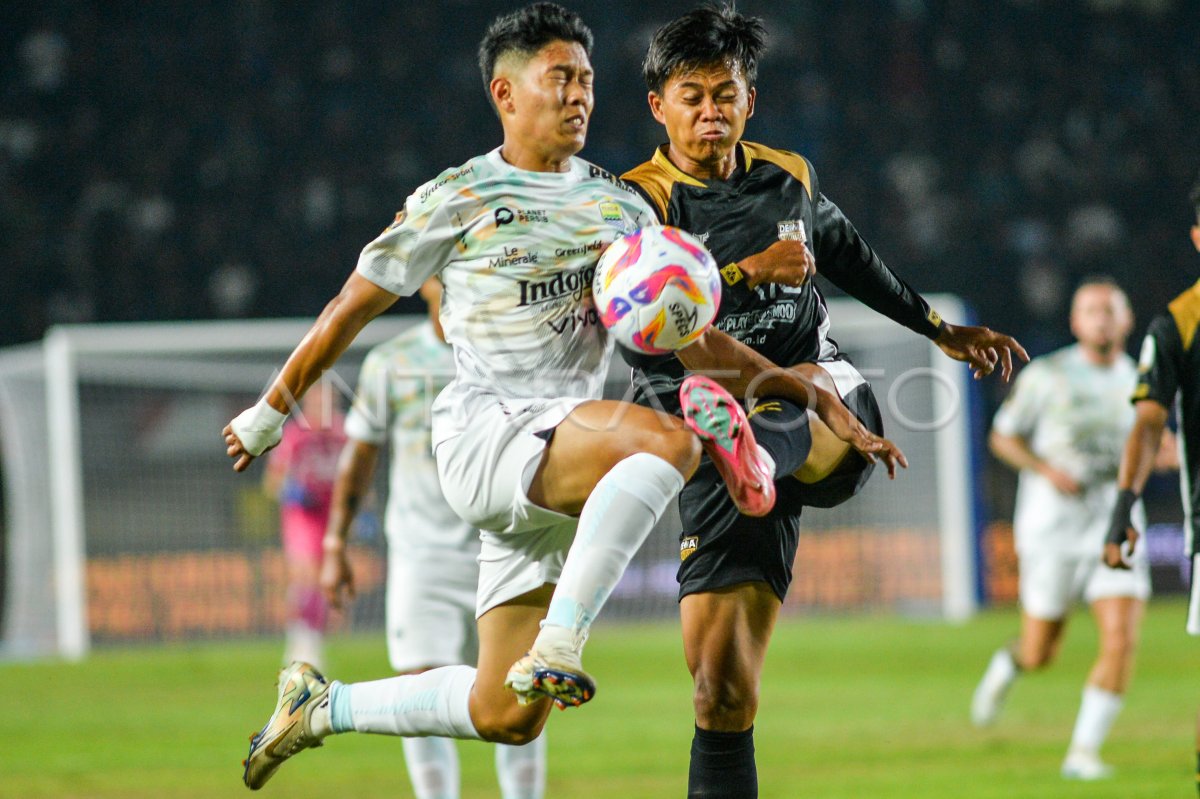 Persib Bandung against God United