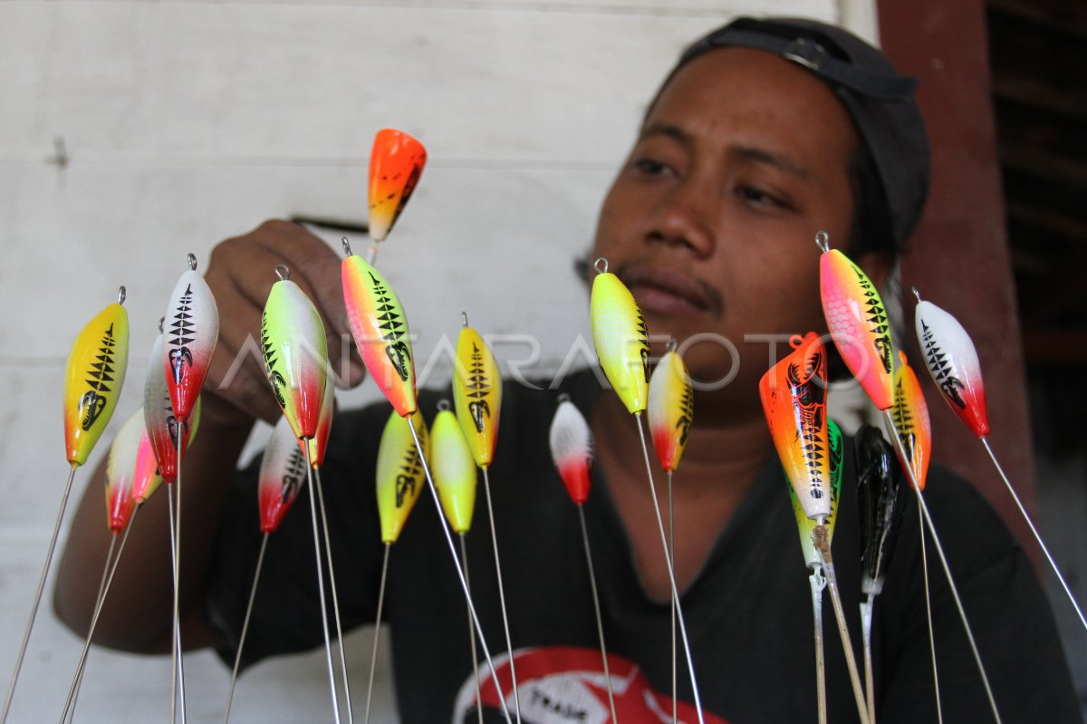 Artificial bait crafts of wood waste