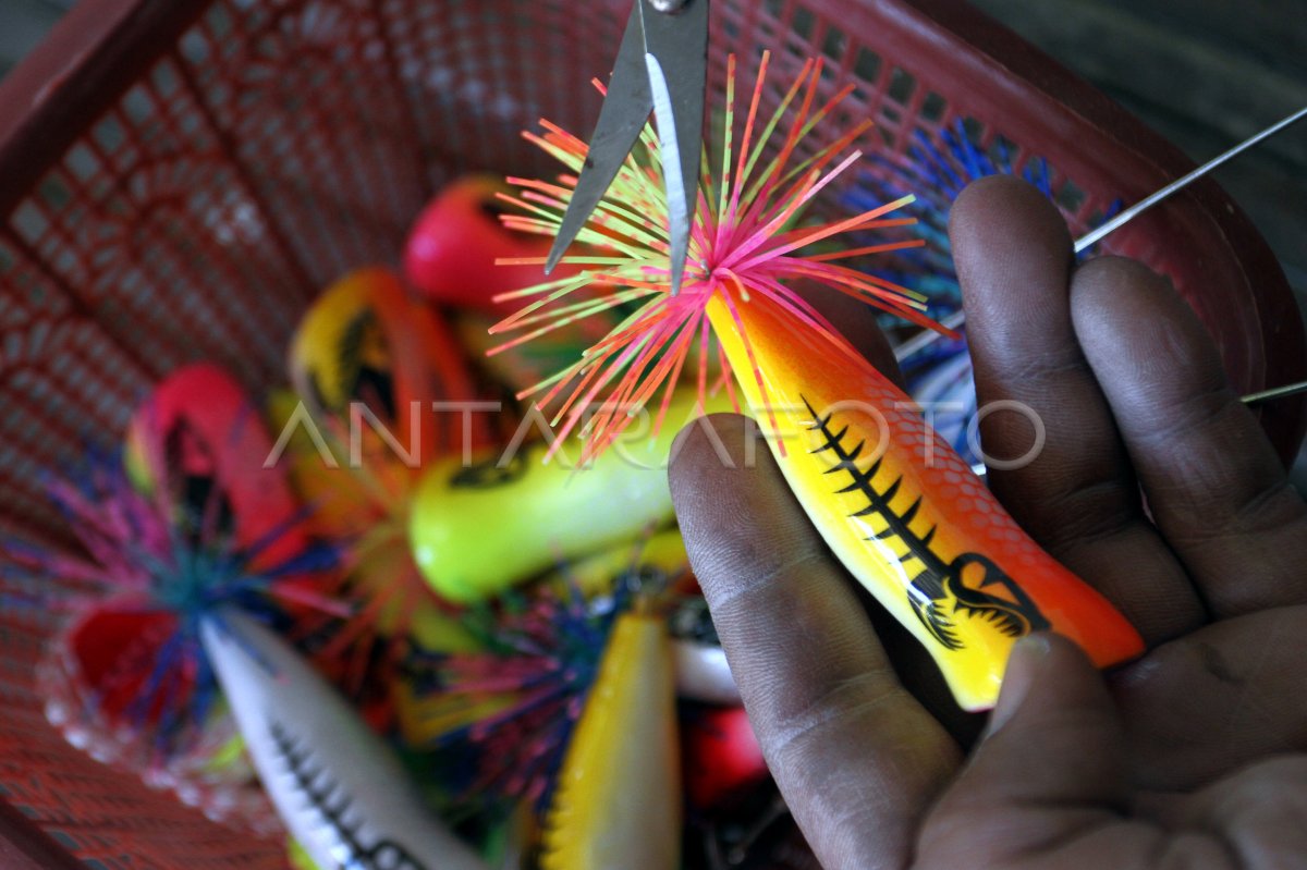 Artificial bait crafts of wood waste