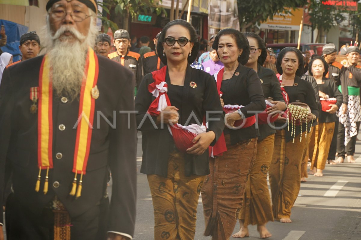 Tradisi jamasan tombak pusaka Kiai Upas