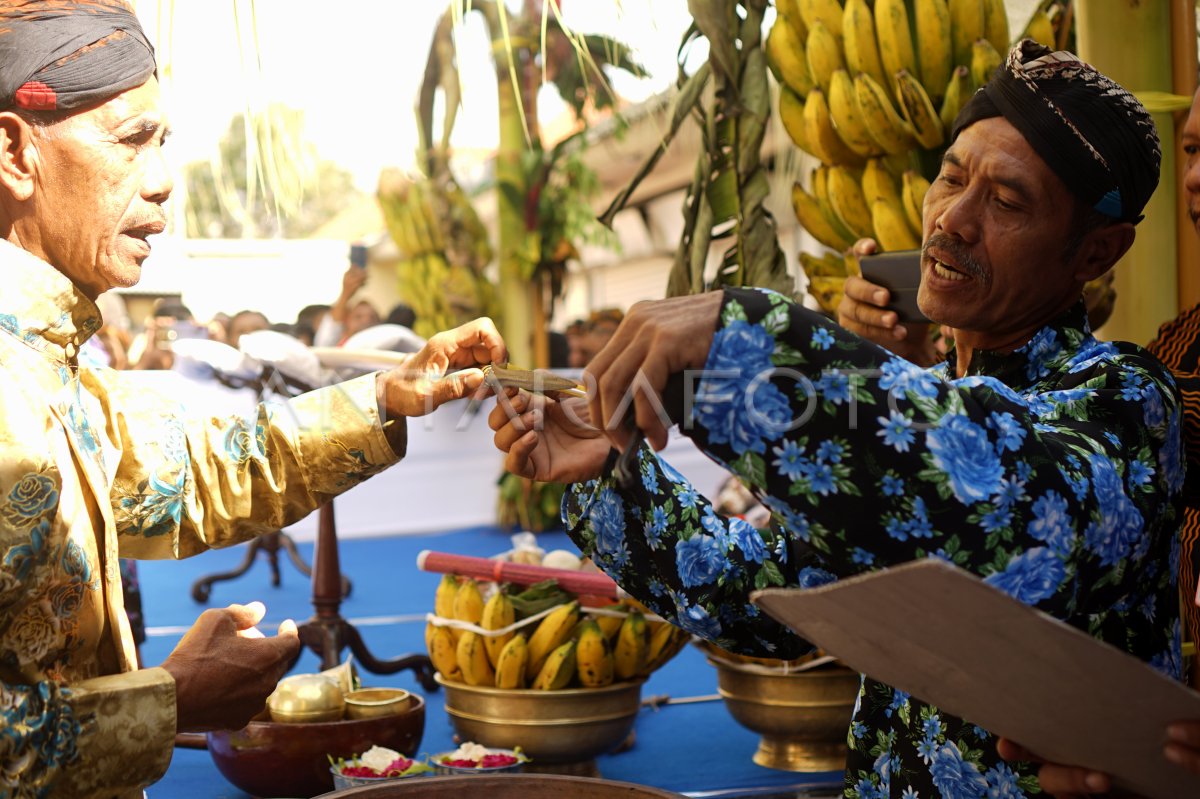 Tradisi jamasan tombak pusaka Kiai Upas