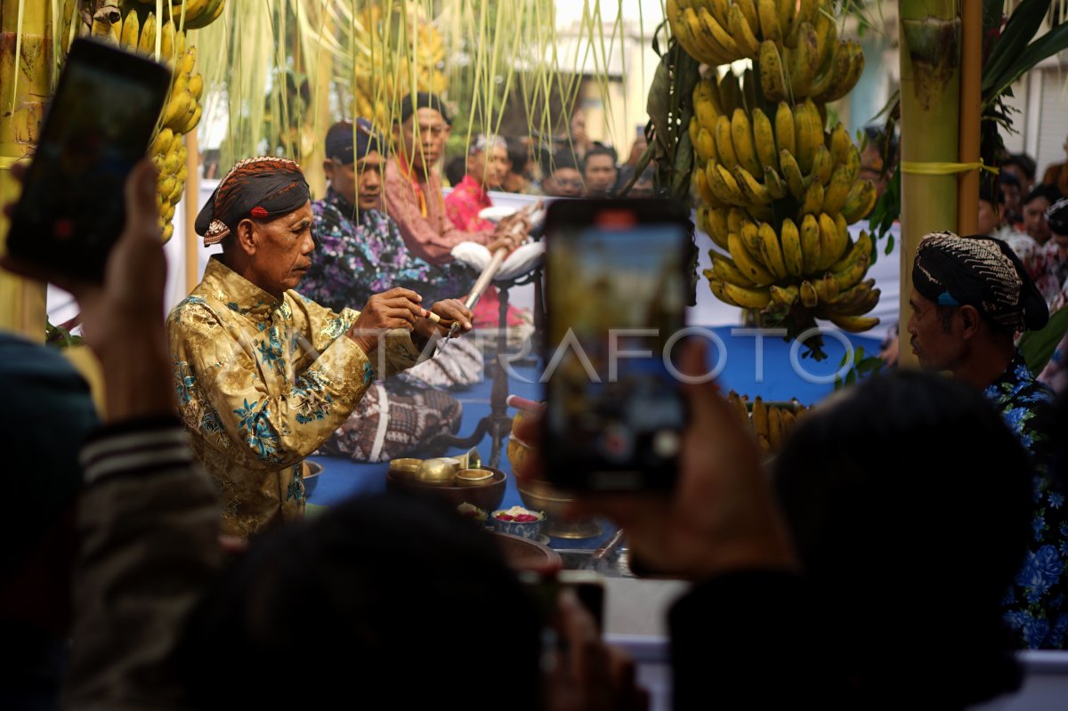 Tradisi jamasan tombak pusaka Kiai Upas