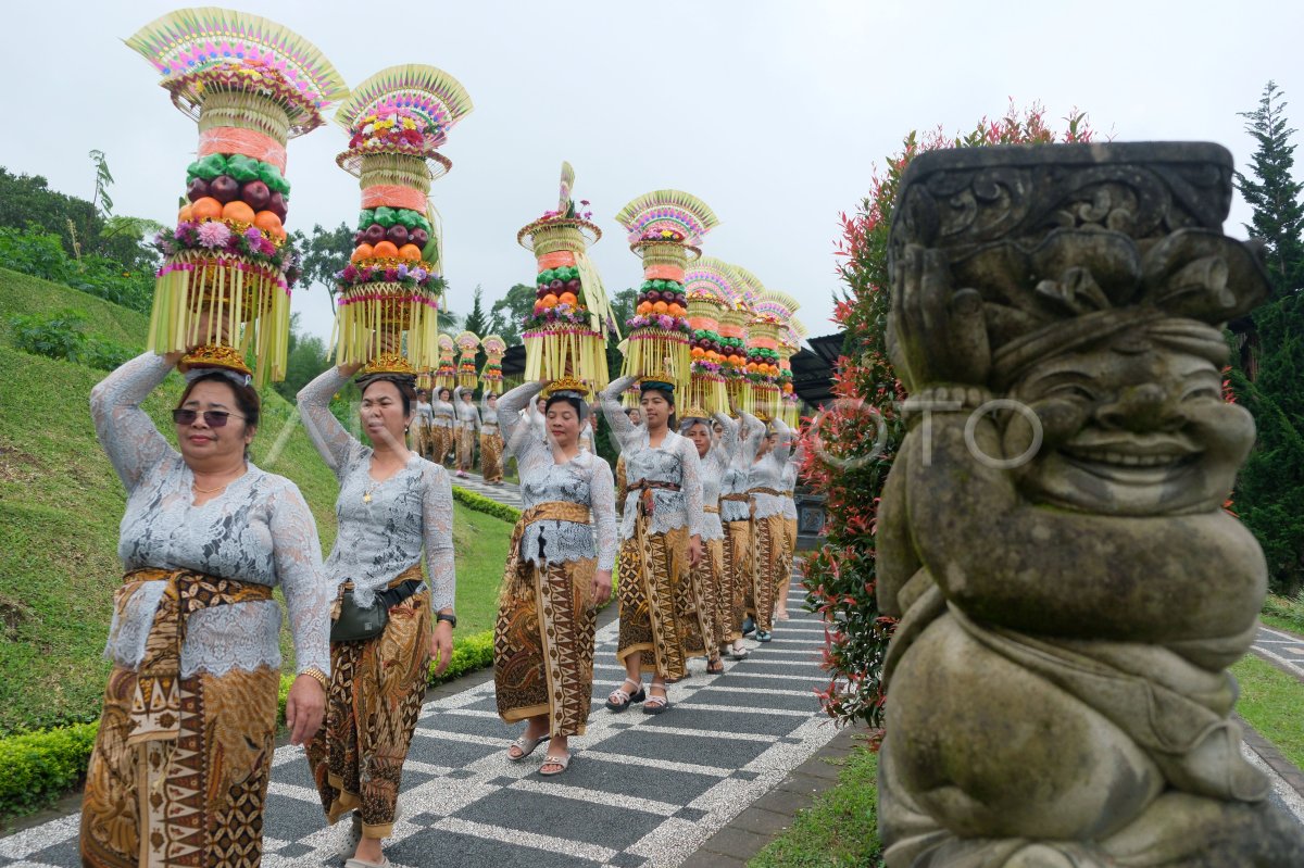 Parade seni budaya di The Blooms Garden Bali
