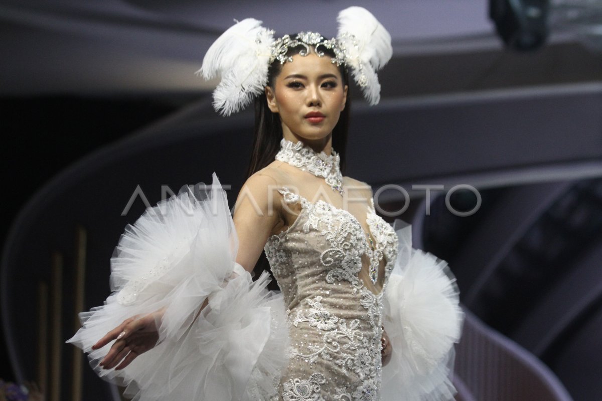 Fashion Runway fashion demonstration