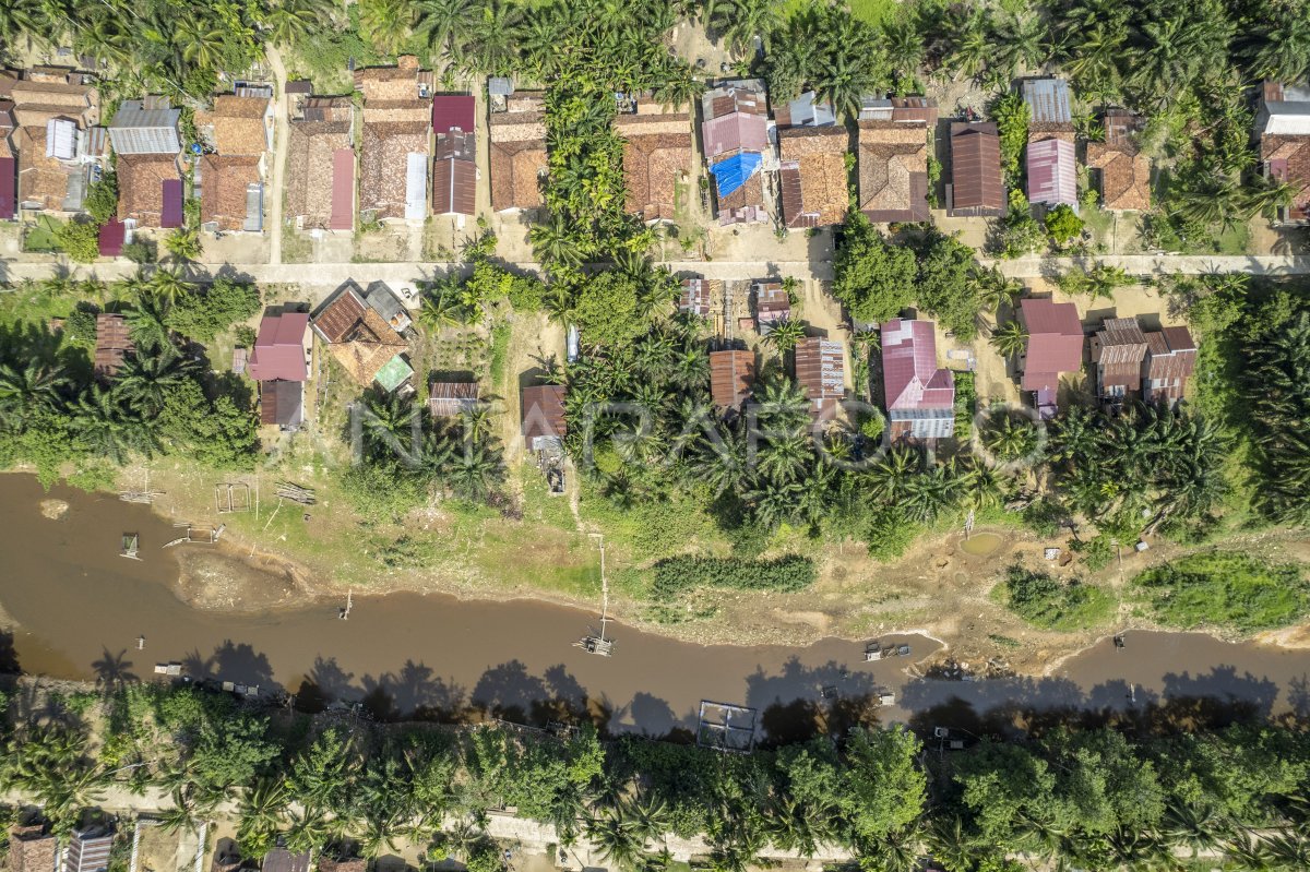 Sungai Kumpeh surut terdampak kemarau di Jambi