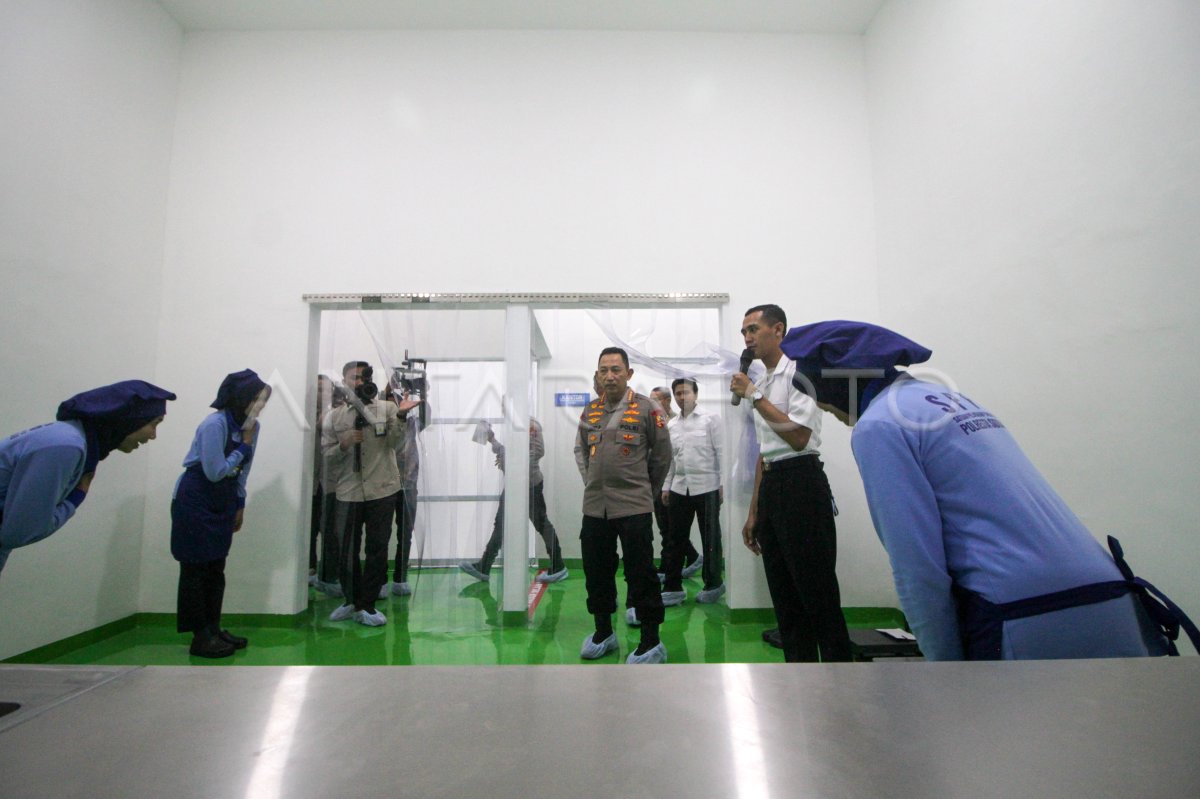 Kapolri tinjau SPPG di Sidoarjo