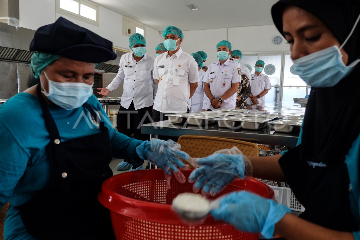 Gubernur Jateng tinjau SPPG di Solo