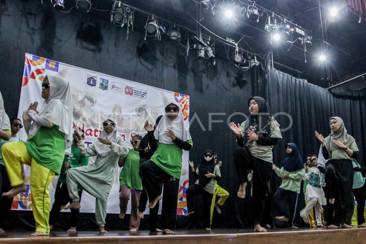 Dance art training for special education students in Jakarta