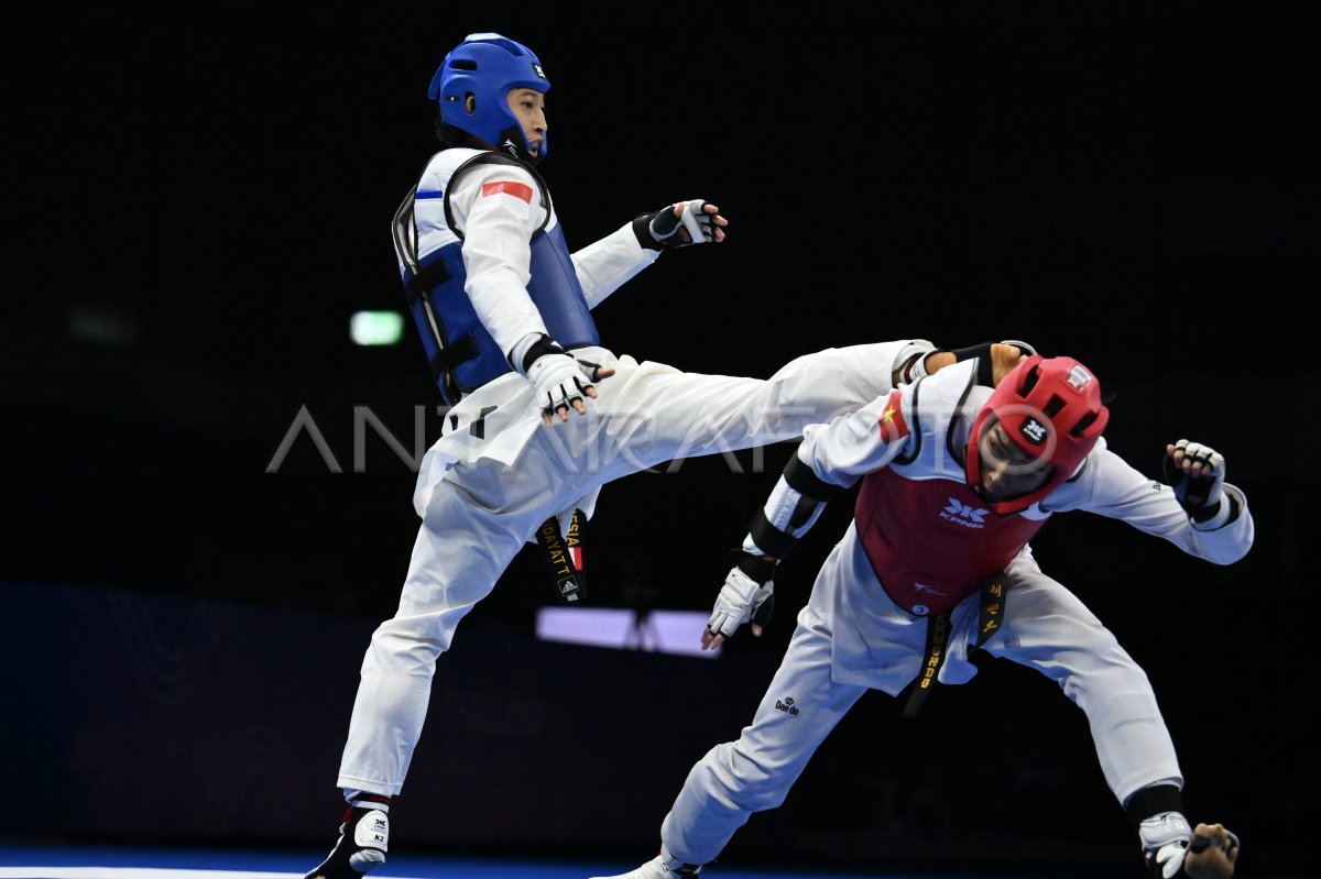 Aziz Hidayat Tumakaka wins silver in taekwondo