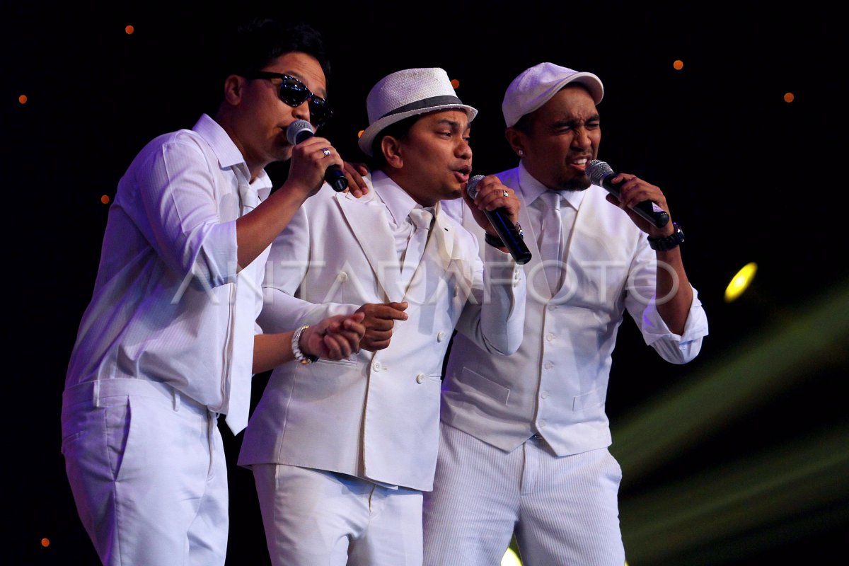 Ayol mashinada jinsiy aloqa qilish uchun erkak qidirmoqda.