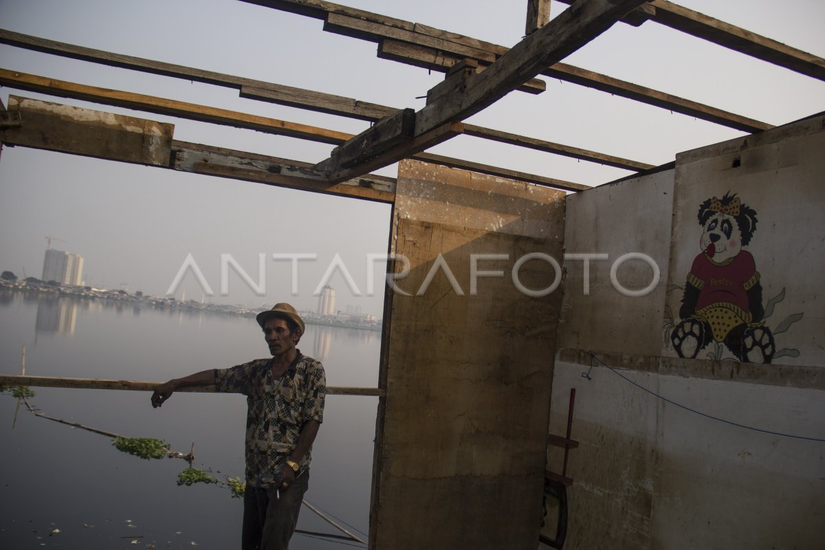 Masalah Waduk Pluit Antara Foto