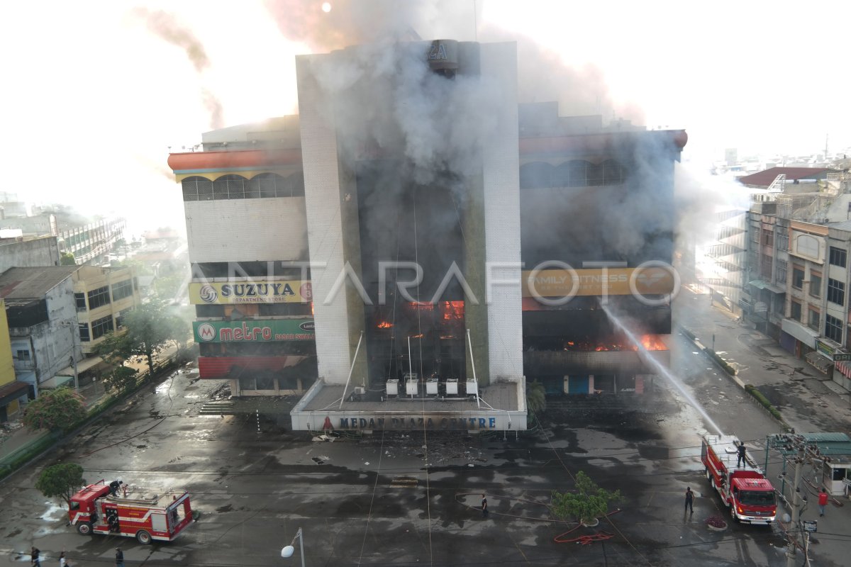 MEDAN PLAZA CENTRE TERBAKAR | ANTARA Foto