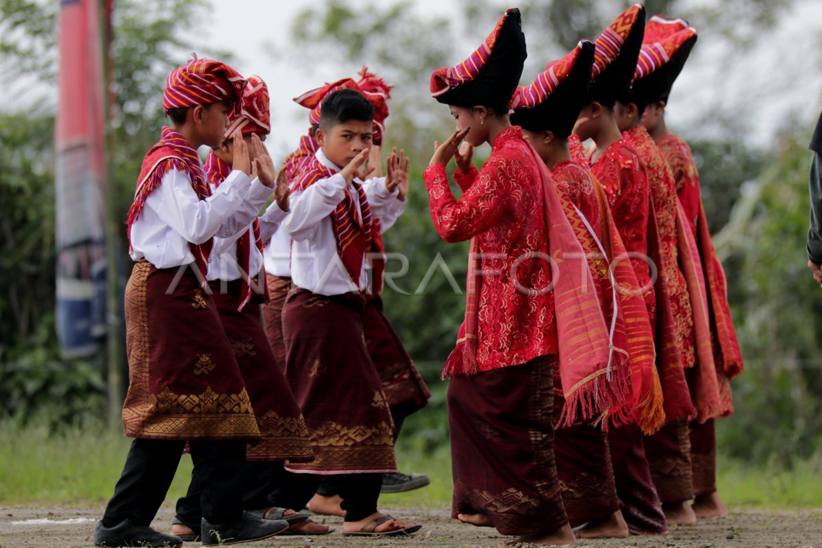 TARI TRADISIONAL KARO  ANTARA Foto